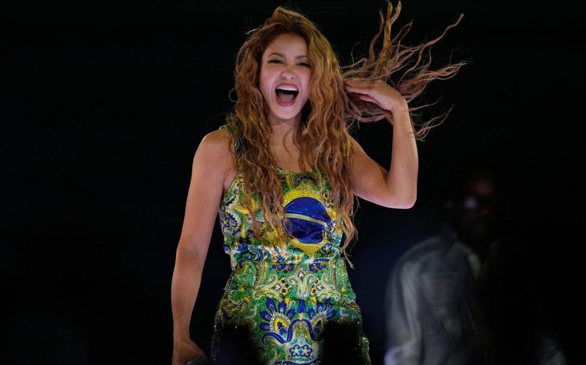Shakira si esibisce davanti a due milioni di persone sulla spiaggia di Copacabana a Rio de Janeiro durante il tour Las Mujeres Ya No Lloran 2026