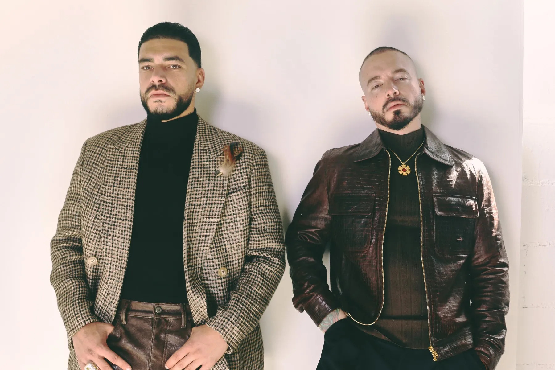 J Balvin e Ryan Castro presentano OMERTA album collaborativo reggaeton Medellín 2026.