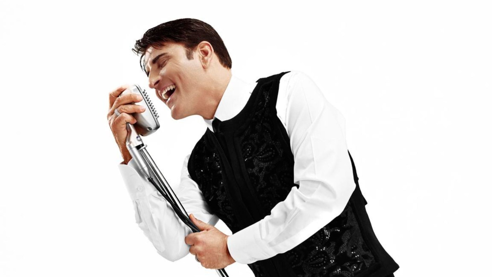 Sal Da Vinci sul palco dell'Eurovision 2026 a Vienna durante l'esibizione di Per Sempre Sì.